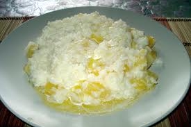 Фото для рецепта: Молочная рисовая каша с яблоком и орехами