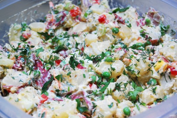 Фото для рецепта: Картофельный салат с горошком